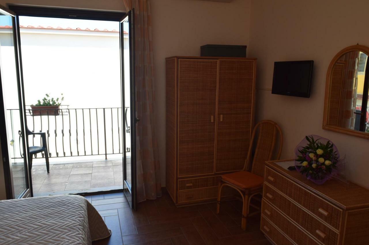 Bed &Breakfast Pinetamare Bed & Breakfast Castel Volturno Ngoại thất bức ảnh